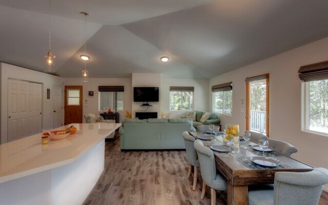 Hale O'hia Lehua 3 Bedroom Home by RedAwning