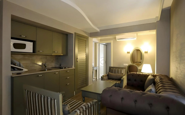 The PINEHILL  & Suites