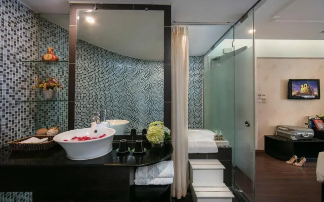 Hanoi Emotion Hotel