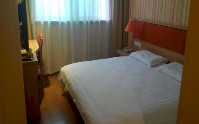 Home Inn (Xianyang Airport Weicheng District Dongfeng Road)