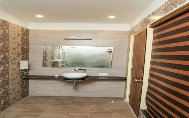 OYO 4975 Hotel Buddha Residency