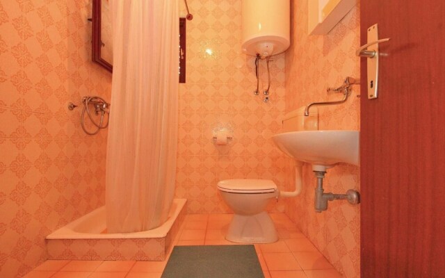 Amazing Home in Prizba With Wifi and 7 Bedrooms