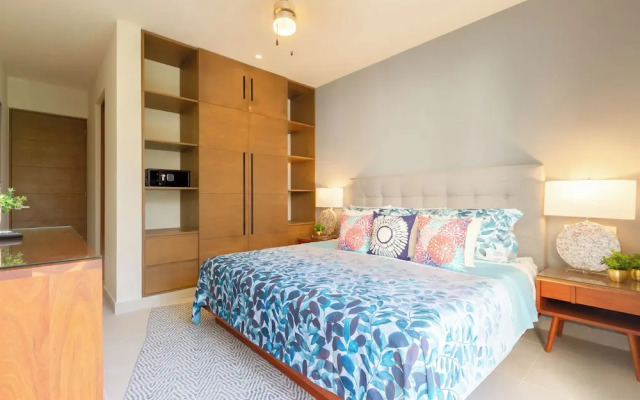 Chic Beachfront Condo Ocean View