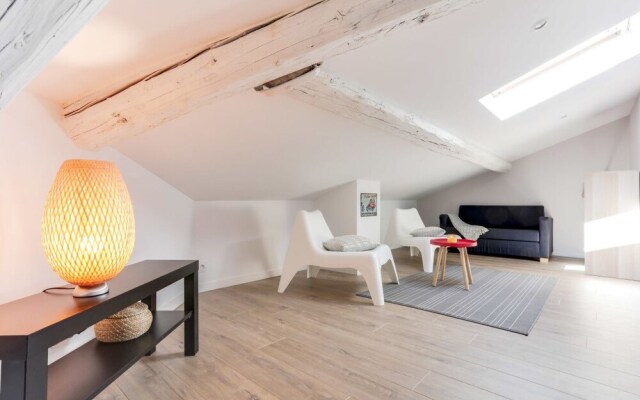 Wonderful 2 Bedrooms, Place de la Comédie