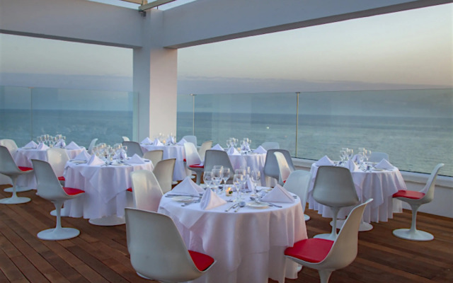 King Evelthon Beach Hotel & Resort