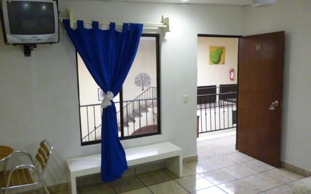 Uke Inn Hotel & Suites