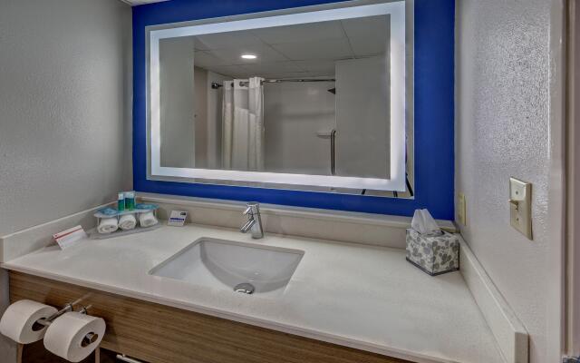 Holiday Inn Express & Suites Crossville by IHG