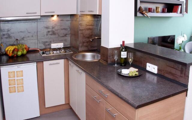 Kwiatowa Warsaw Apartment