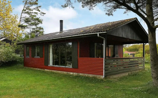 Seaside Holiday Home with Terrace near Limfjord