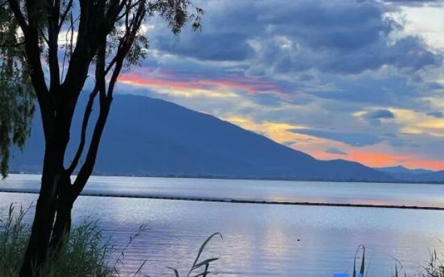 Dali City Qingfeng March All Seaview Famous Hotel