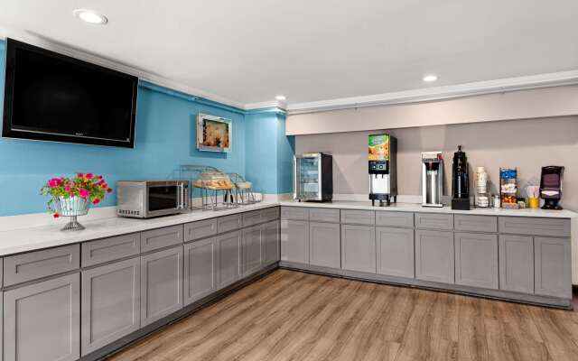 Days Inn by Wyndham Lakewood South Tacoma