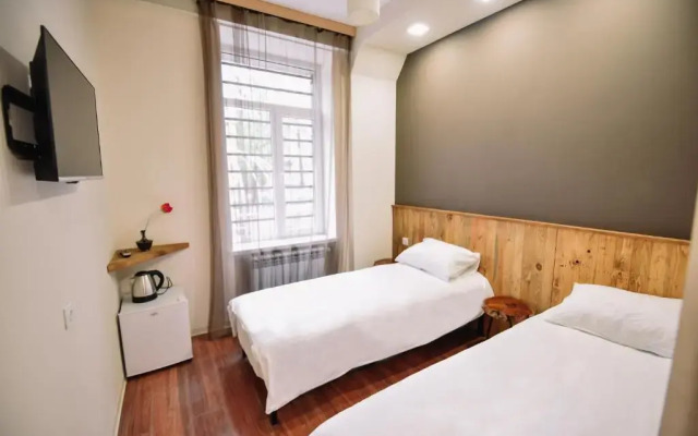 Lori Guest House