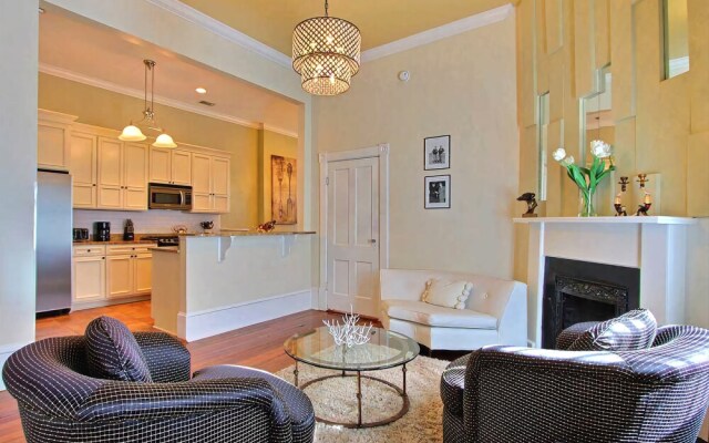 Champagne Suite