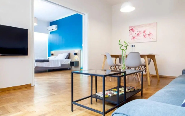 TONI'S 2BD Home in Centre, 15 sec to Metro