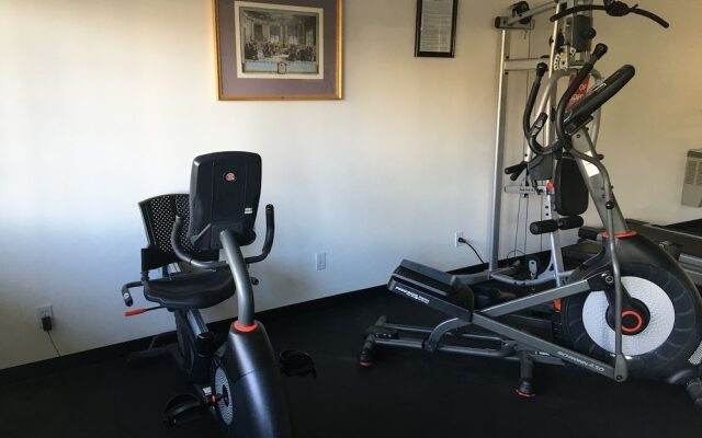 Econo Lodge Inn & Suites Central