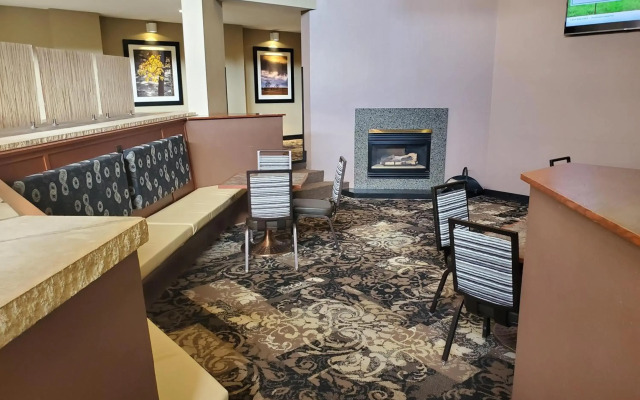 Crossroads Hotel & Watertown Event Center