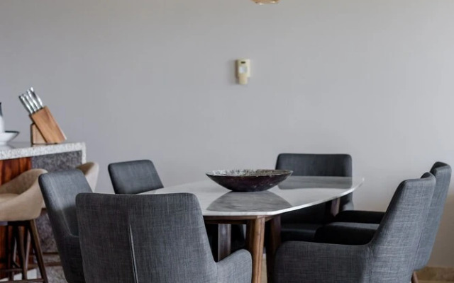 Casa El Secreto 2 Bedroom Condo by Redawning