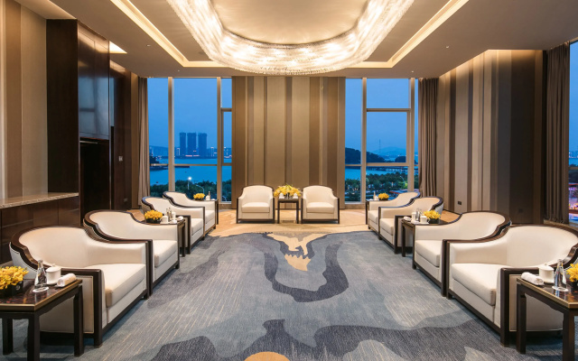 HUALUXE Xiamen Haicang Harbour View by IHG