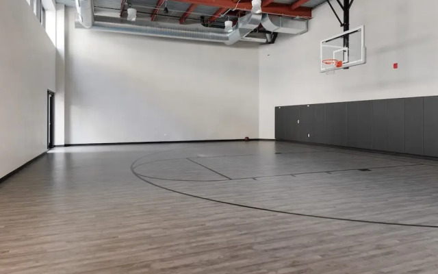 Downtown Charm 2BR Comfort Great Amenities