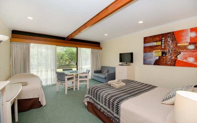 William Macintosh Motor Lodge