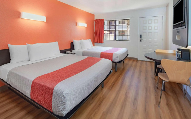 Motel 6 Thousand Oaks, CA
