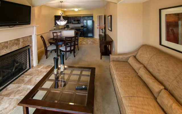 Lodge Of Four Seasons Golf Resort, Marina & Spa