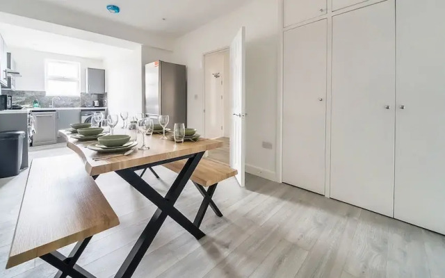Modern Town Center Apartments Aldershot