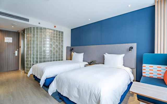 Holiday Inn Express Shanghai Jinqiao Central by IHG