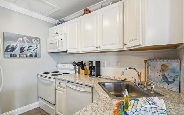 Sandpiper Cove 8245 Studio Bedroom Condo by RedAwning