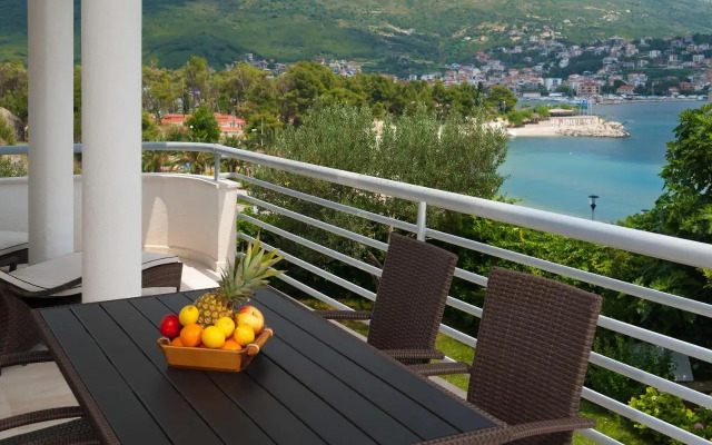 The Beach Apartments