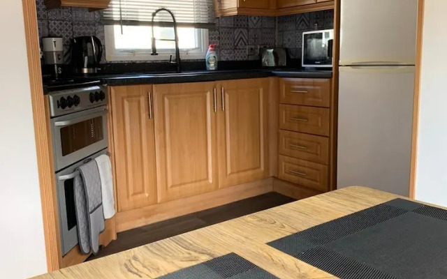 Beautiful 3-bed Caravan on Holiday Park