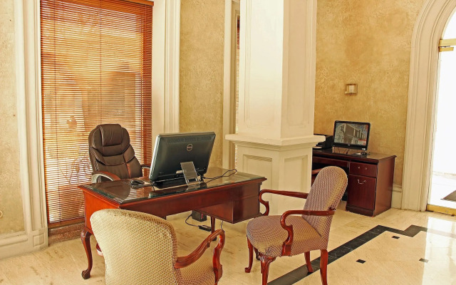 Hotel Plaza de Oro