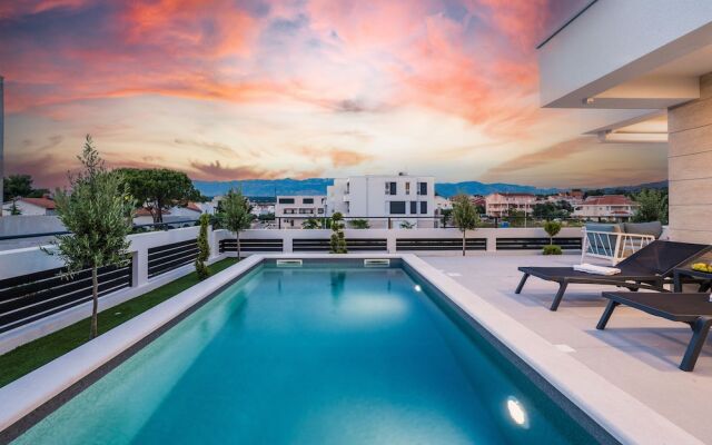 Apartment Sun Private Pool and Jacuzzi