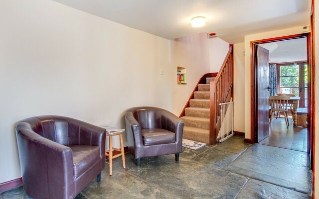 Characteristic Stone Farmhouse in Hilly Devon near Sea