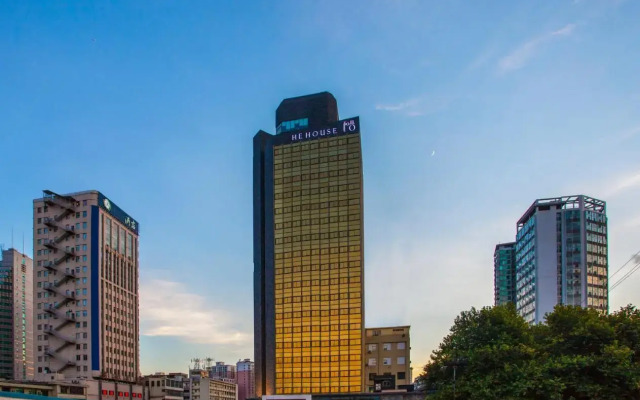 Miracle Plaza