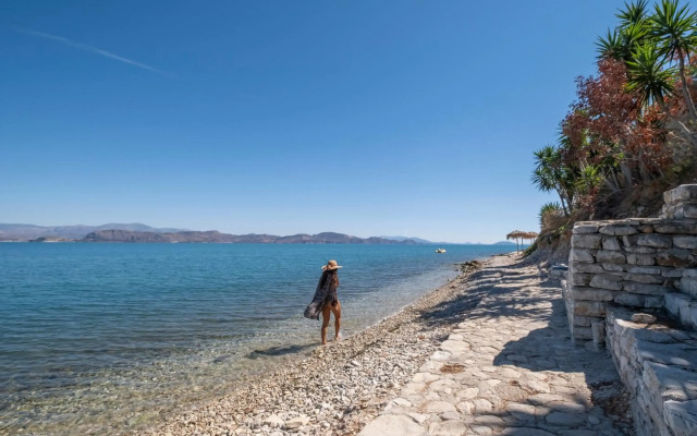 Meli Apartments & Villas