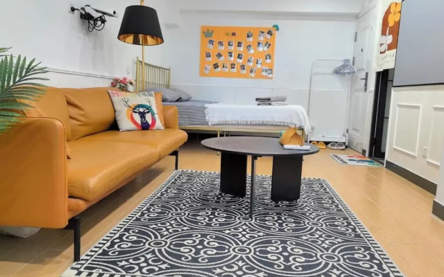 Shanghai Hills&Zinn Changle road Homestay