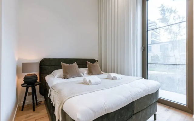 Serene Dikefront Apartment With en Suite Bedrooms and Stunning Views