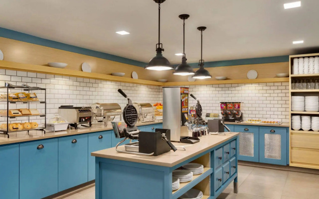 Country Inn & Suites by Radisson, Seattle-Tacoma International Airport, WA