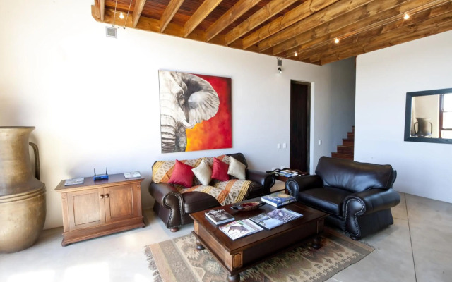 Tamodi Lodge and Stables