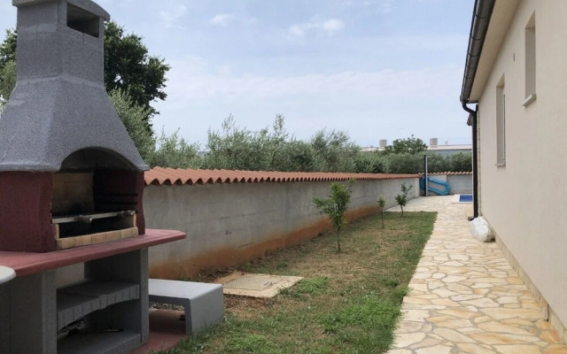 Ljubav - With Pool - H