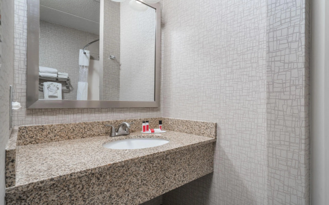 Days Hotel by Wyndham University Ave SE