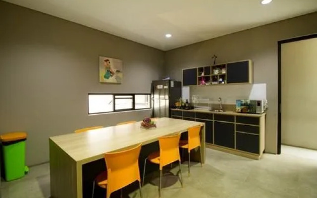 RedDoorz Plus @ Permata Karawaci