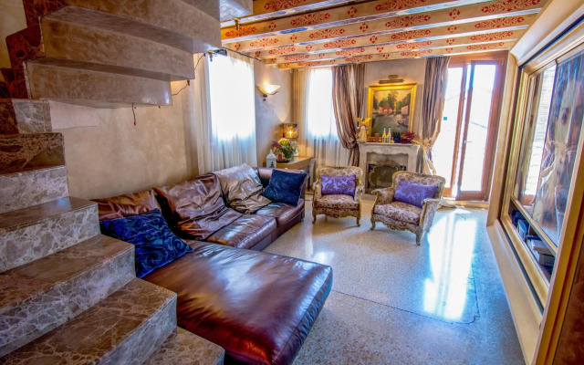 Opera Luxury Apartment