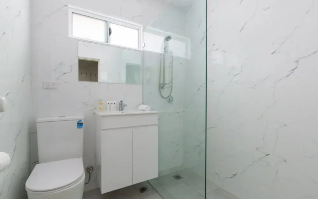 2-bed Apartment Near Manly Beach