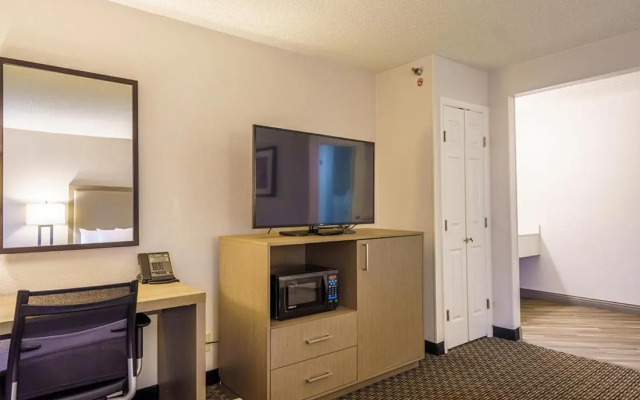 La Quinta Inn & Suites Brunswick #1040