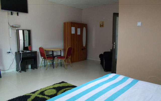 Leget Lodges & Gardens