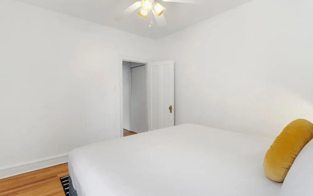 1BR Apt with Modern Elegance in Boystown