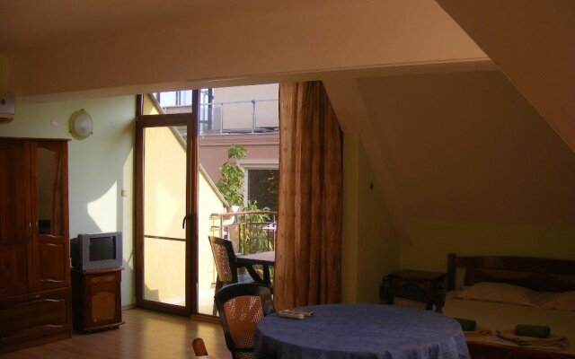 Guest Rooms in House Zora
