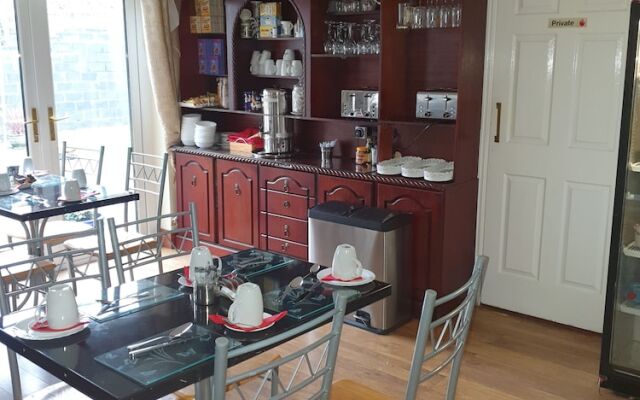Golden Dawn Guesthouse